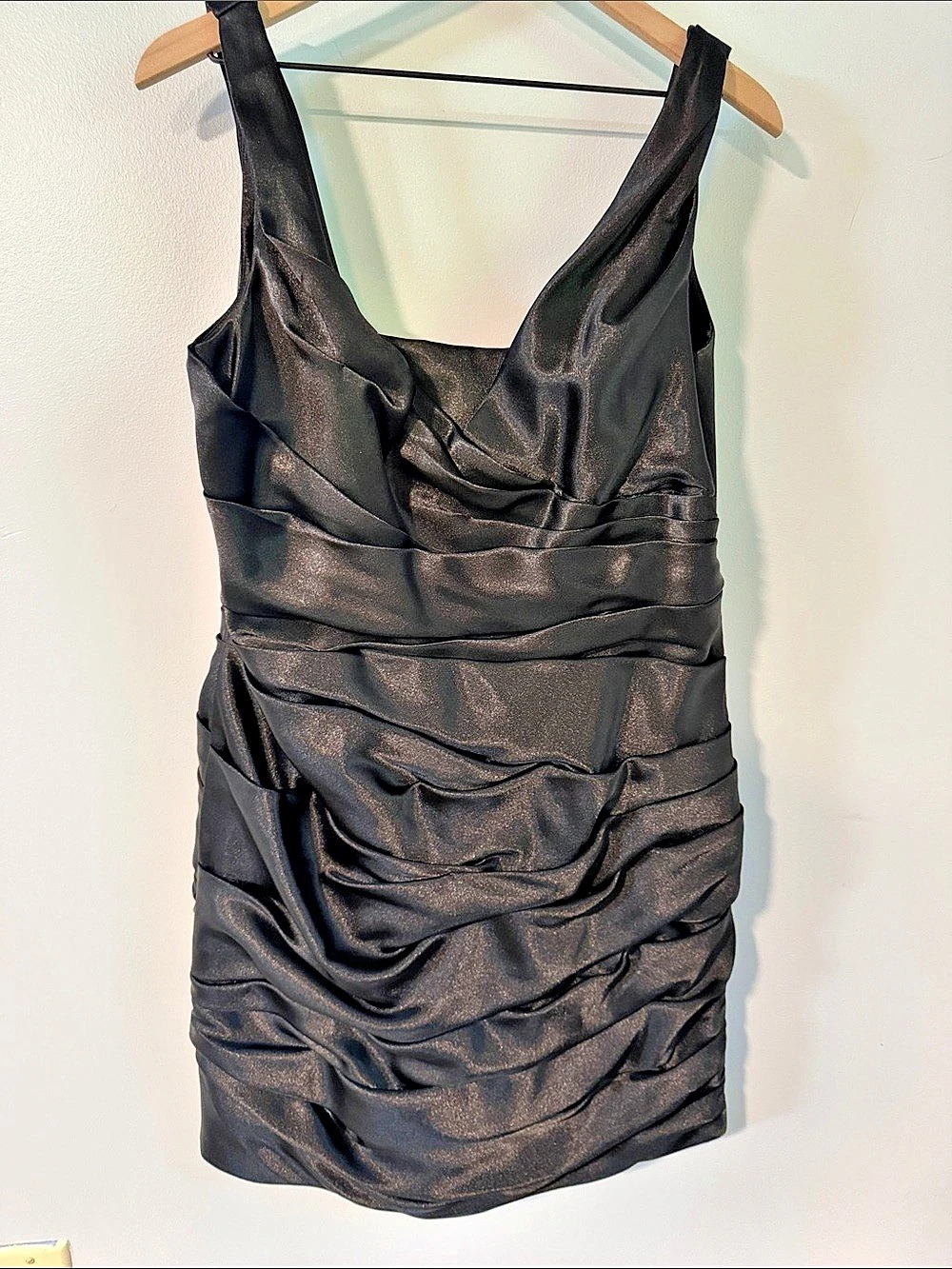 White House Black Market Ruched Mini Dress in Black Size 14 Like New LBD